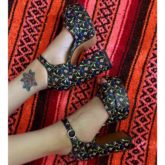 Marc Jacobs Platforms - Picture 2 of 4